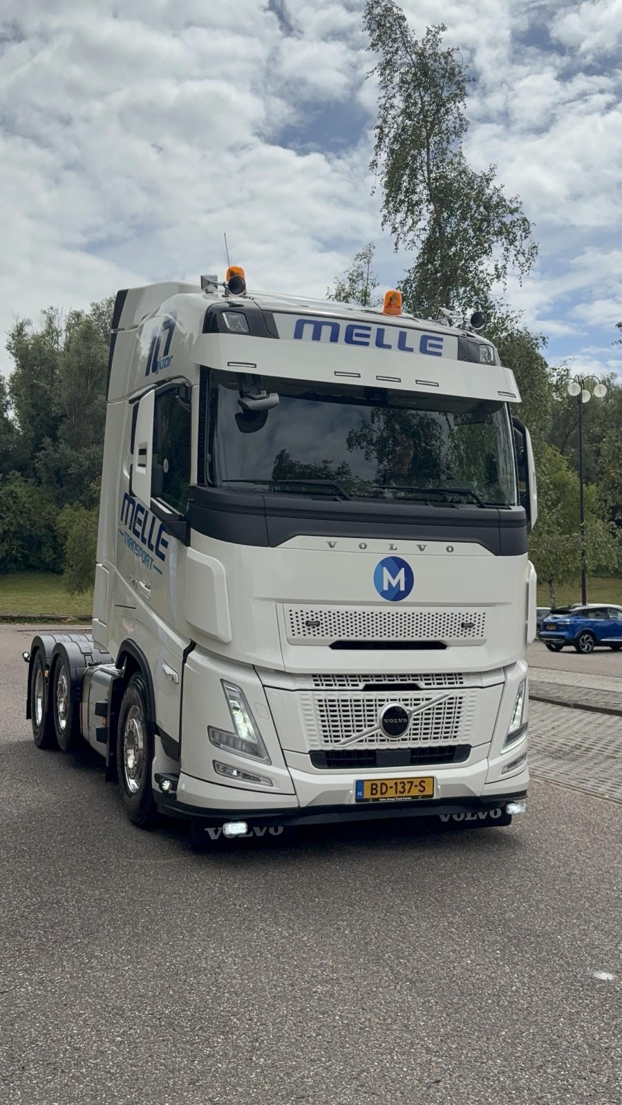 De Volvo FH 540 trekker van Melle Transport voor zwaar transport